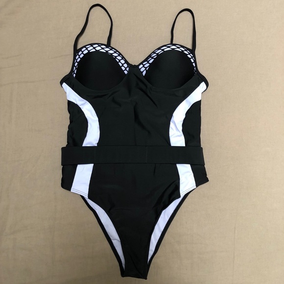 🐠Black and White Belted One Piece Swim Suit - Picture 4 of 8